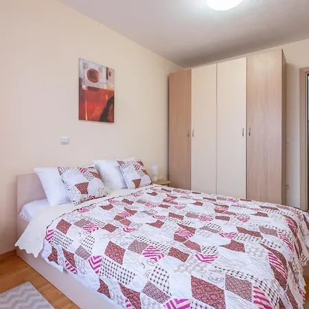 Apartment Serdica Center - 3 Berdoom Cosy Sofia